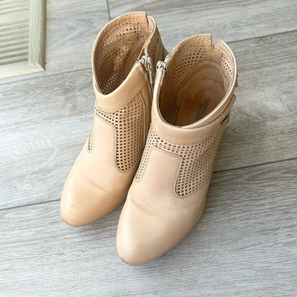 Nero Giardini ANKLE BOOT PERFORATED  LEATHER 
IN CHAMPAGNE - Picture 2 of 14